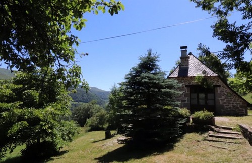 Saint-Jacques-des-Blats Cottage | Gite Saint-Jacques-des-Blats, 2 bedrooms, 4 persons