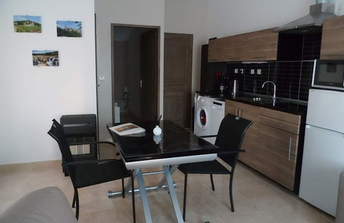 Saint-Marcel-de-Careiret Cottage | Gite with private pool