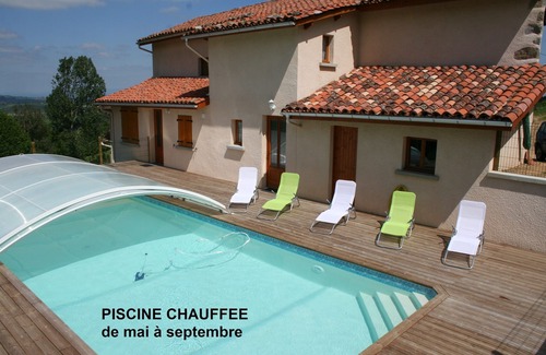 Saint-Martin-la-Sauvete Cottage | Gite with heated SWIMMING POOL NATURE et CALME in Auvergne-Rhône-Alpes