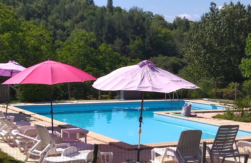 Saint-Marcory Condo | Gite with large swimming pool, play area, green space.