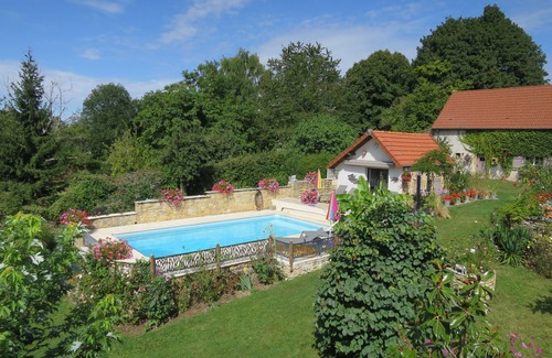 Saint-Benin-d'Azy House | Gite with swimming pool for adults only