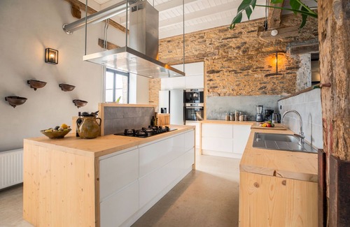 Coussac-Bonneval House | Gites de la fabrique, Infinity pool, jacuzzi and playground, trampolines stream