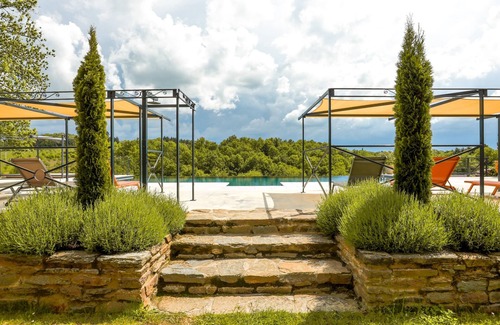 Coussac-Bonneval House | Gites de la fabrique, Infinity pool, jacuzzi and playground, trampolines stream