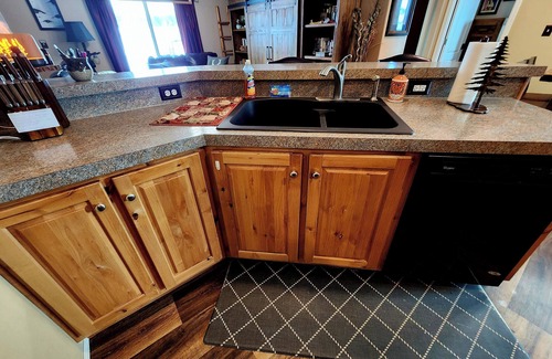 East Glacier Park Village House | Glacier Corner: Enhance Your Adventure
