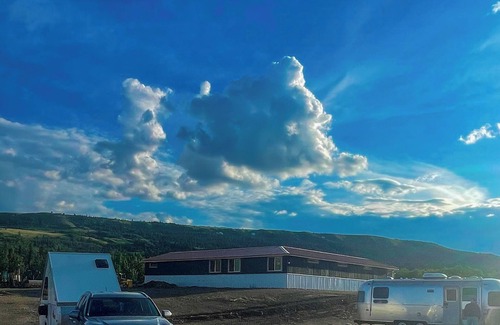 Browning RV Rental | Glacier Grizzly Resort - Glamping