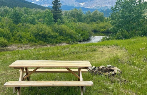 Browning RV Rental | Glacier Grizzly Resort - Glamping