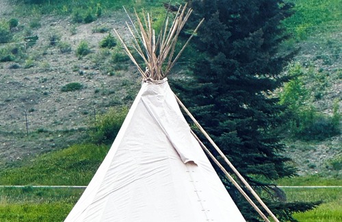 Browning RV Rental | Glacier Grizzly Resort - Glamping