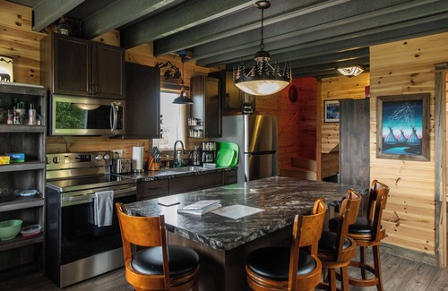 Babb House | Glacier Lookout - Spacious, New & Villa Overlooking the Rockies & St Mary Lakes