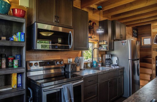 Babb House | Glacier Quarry - Cozy Mountain Retreat near Glacier National Park facing Rockies