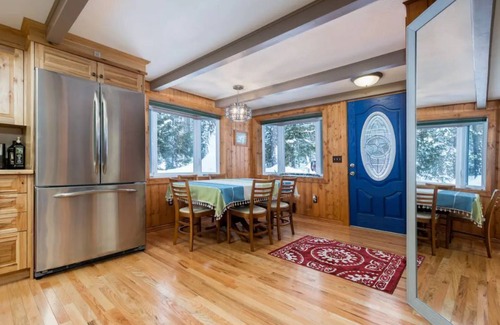Agpar House | Glacier Snow Fox Lodge - Inside Glacier Park - Creek-front