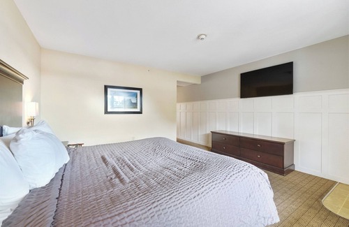 Kelleys Island Hotel | Glacier Suite at Kelley's Island Venture Resort