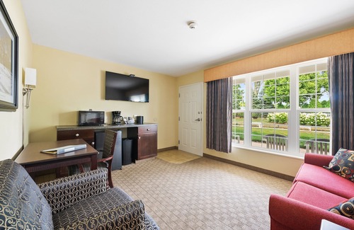 Kelleys Island Hotel | Glacier Suite at Kelley's Island Venture Resort