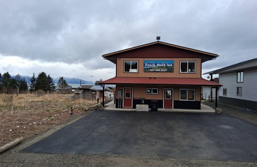 Homer Apartment | GLACIER SUITE, BEACH WALK INN, UPPER LEVEL UNITnFEATURING HOMER'S FANTASTIC VIEW
