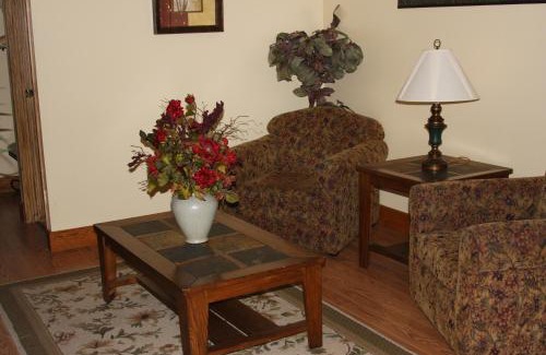 Jamestown Hotel | Gladstone Inn and Suites