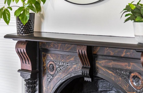 Quarry Hill House | 'Gladstone' only minutes walk to the Bendigo train station!