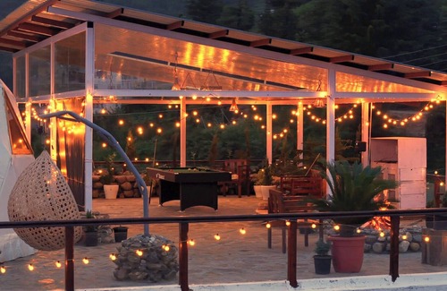 Cheog Cottage | Glamo Home Cheog, Shimla with Private Projector, Pool Table,Hot tub