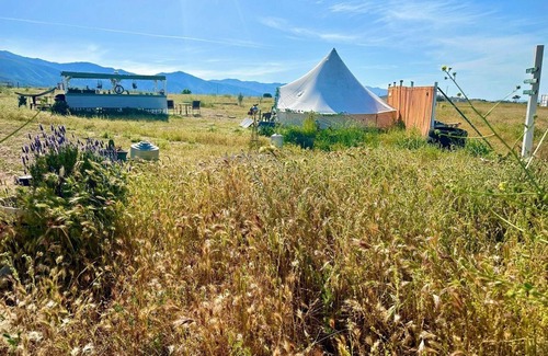 New Cuyama RV Rental | Glamorous California Campsite Retreat with Great Views
