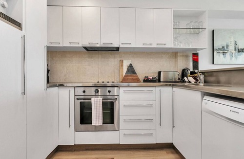 Auckland Central Business District Apartment | Glamorous Getaway - Heart of the Viaduct 'Quays'
