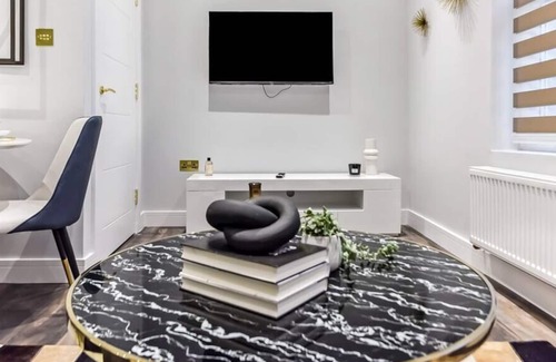 Christchurch Apartment | Glamourous, Stylish Apartment – Spacious and Modern