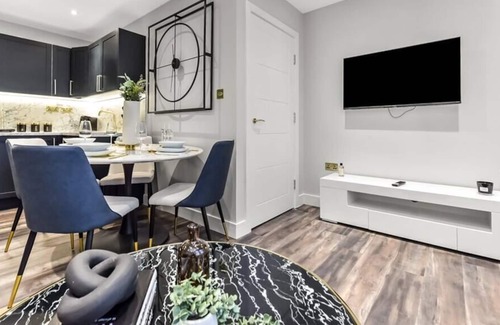 Christchurch Apartment | Glamourous, Stylish Apartment – Spacious and Modern