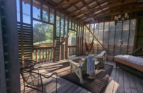 Hot Springs RV Rental | Glamping at Horse Hollow Farm Renovated Corn Crib