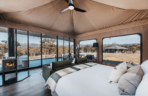 Glen Davis Hotel | Glamping at Wildnest Farmstay - Kookaburra