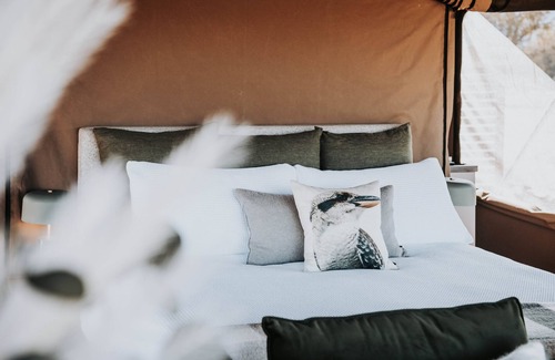 Glen Davis Hotel | Glamping at Wildnest Farmstay - Kookaburra