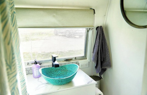 Escondido House | "Glamping in the Vines" - Vineyard Airstream Trailer