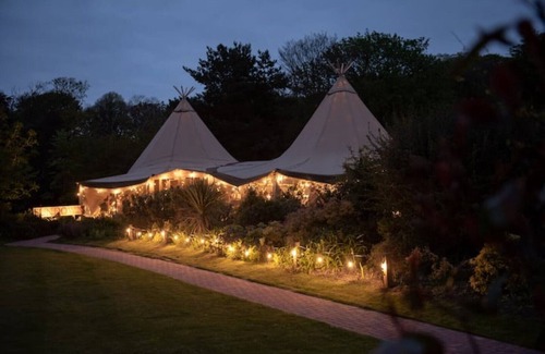 Cromer RV Rental | Glamping Luxury Eight Person Mongolian yurt - Gurney's Gold