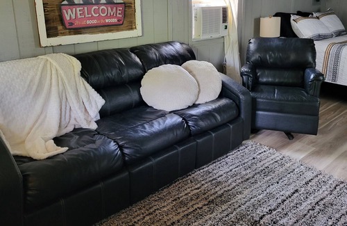 Proctor Cabin | Glamping Nice Cabin at Illinois River with float trips/ golfing