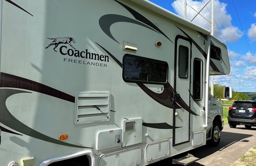 Shakopee House | Glamping on private acreage, apple trees, convenient location