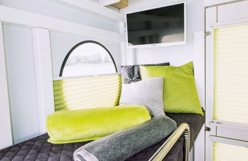 Schmoeckwitz House | Glamping on the water - on the FIONA houseboat
