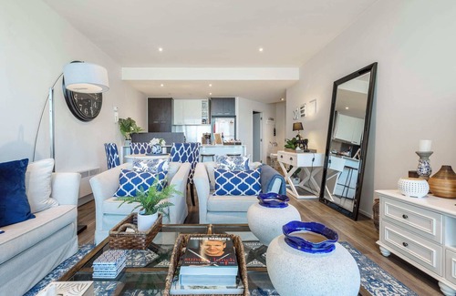 Docklands Condo | Glamptons - Stunning Waterfront Apt With Views