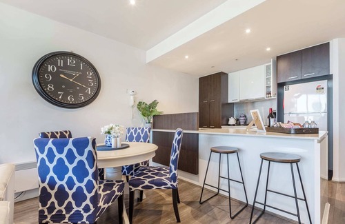 Docklands Condo | Glamptons - Stunning Waterfront Apt With Views