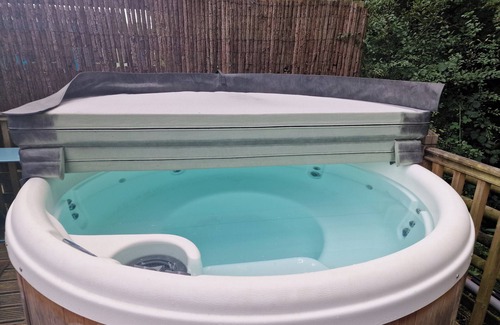 Llanfair Caereinion Cabin | Glan yr Afon Dau - Relax, Recuperate, Enjoy