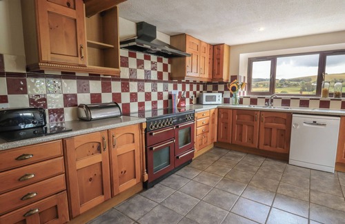 St Harmon Cottage | GLANYRAFON, family friendly, with hot tub in St Harmon