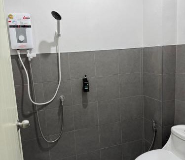 Mak Khaeng Hotel | GlassHouse