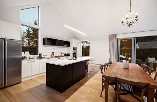 Arrowtown House | Glebe Arrowtown | Private Hot Tub | Communal pool, gym and tennis court