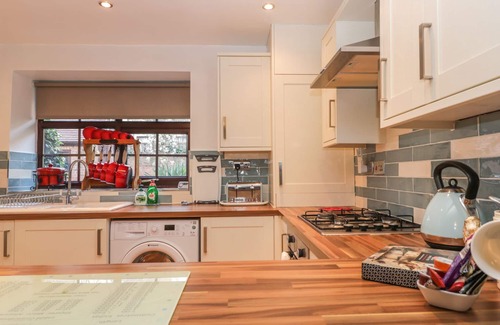Marske-by-the-Sea Cottage | GLEBE HALL APARTMENT, pet friendly in Marske-By-The-Sea