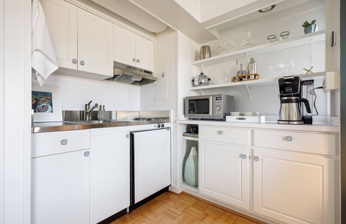 Glen Arbor Apartment | Glen Arbor Riverfront Retreat: Steps to Beach!