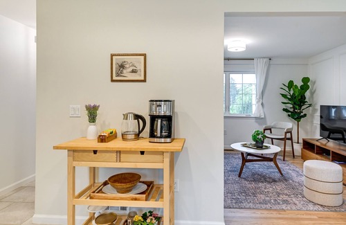 Glen Cove Apartment | Glen Cove Vacation Rental < 1 Mi to Downtown!