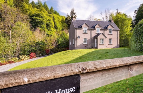 Pitlochry House | Glen Tilt House - sleeps 8 guests in 4 bedrooms