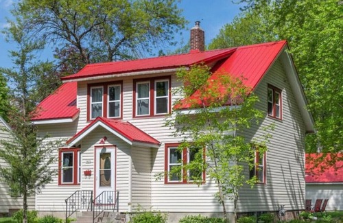 Glencoe House | Glencoe-4 Bedroom-freshly remodeled-grill-pets