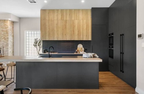 Glenelg North House | Glenelg North 4 BR Retreat
