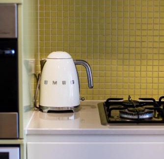Glenelg Apartment | Glenelg Oasis, Pool, Gym, Spa & Sauna, Free Parking, City Views