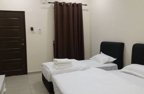 Sepang Ski Chalet | GLG KLIA Transit 3-Guests Room-G + Free drop off