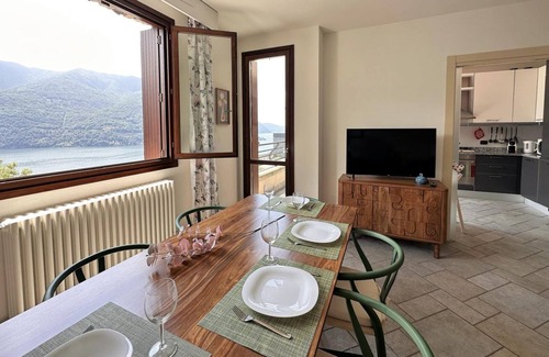 Carate Urio House | Glittering Lake View