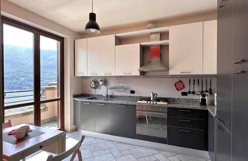 Carate Urio House | Glittering Lake View
