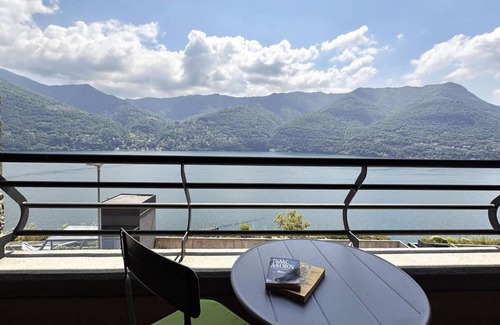 Carate Urio House | Glittering Lake View