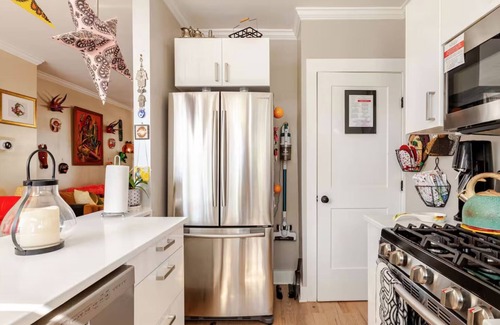 Fairlawn House | Global vibe, near metro, Smithsonian, sports arenas, yes to pets!